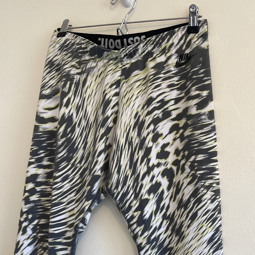 Nike Athletic Gray Leggings // Large - Picture 2 of 8